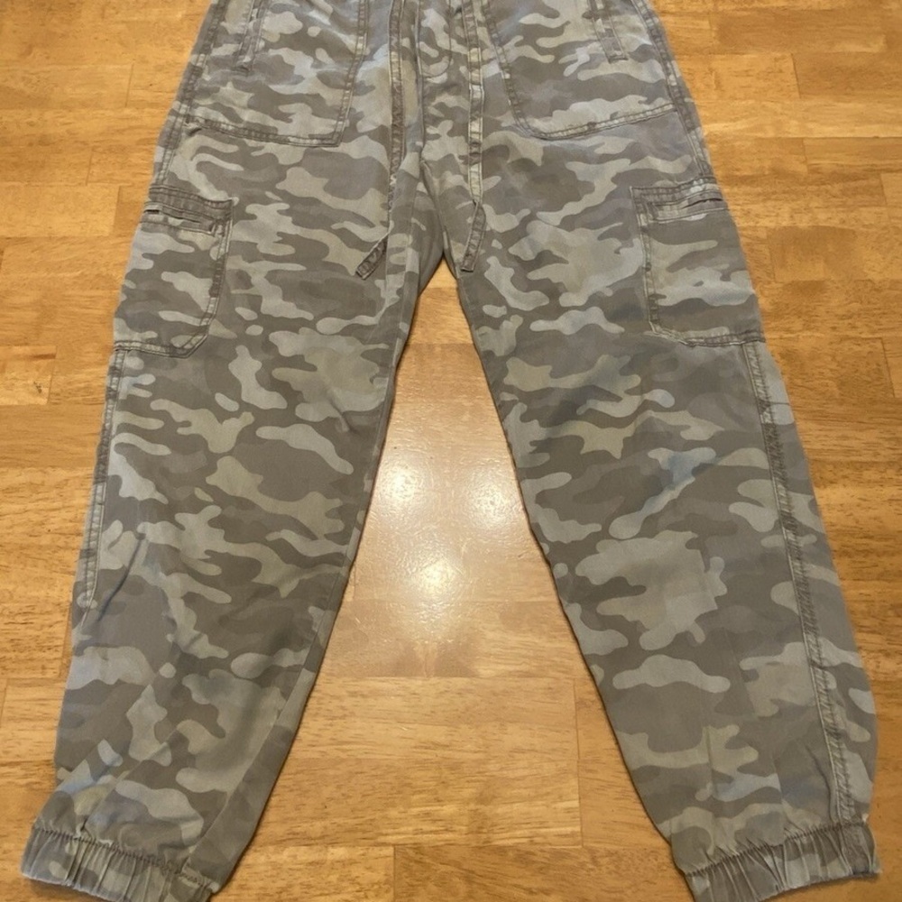American Eagle Camouflage Cargo Pants